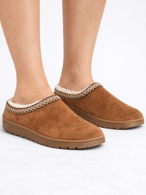 Cozy Brown Women's Slipper Low Moccasins- Size 9 Women’s